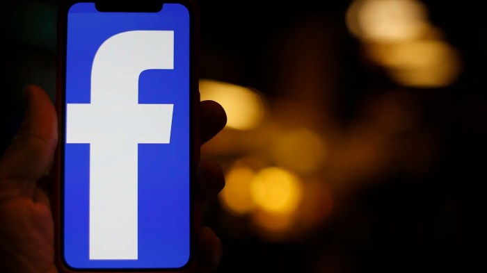 Facebook data scandal investigated by ftc